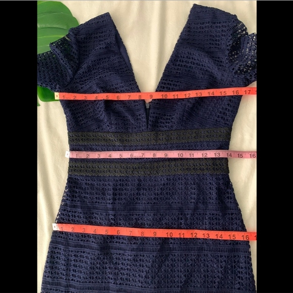 NWT Diane von Furstenberg Crochet Lace Dress SZ 2 - Picture 8 of 8